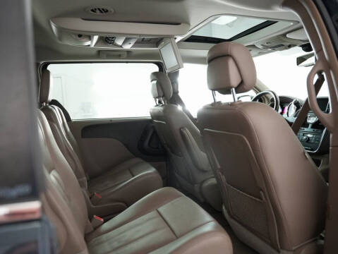 2014 Chrysler Town and Country Touring-L