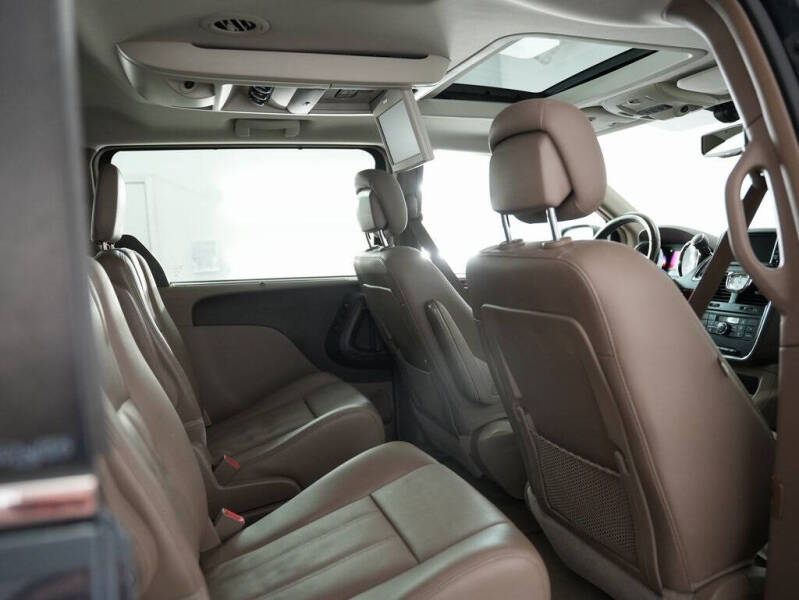 2014 Chrysler Town and Country Touring-L