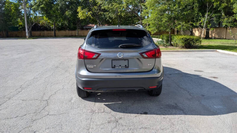 2018 Nissan Rogue Sport SV photo 6