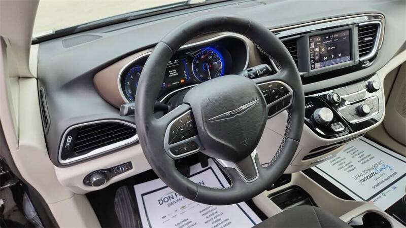 2022 Chrysler Voyager LX