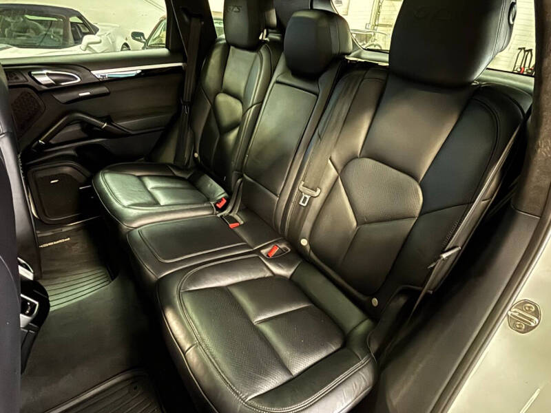 2016 Porsche Cayenne GTS