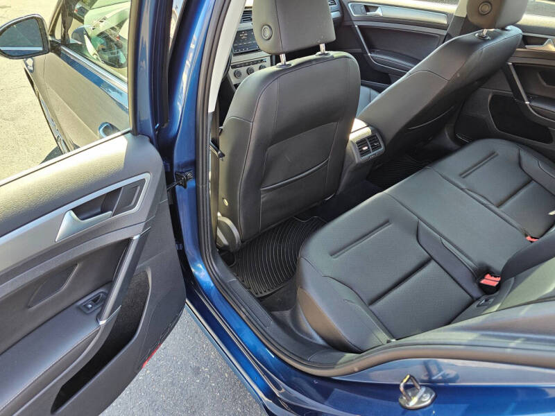 2017 Volkswagen Golf SportWagen