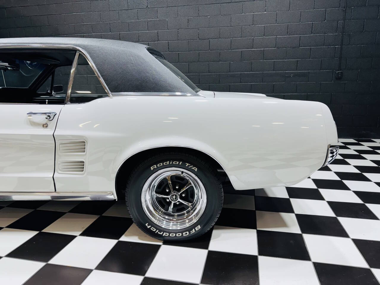 1967 Ford Mustang 27