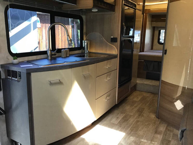2019 **SUPER REDUCED** Winnebago View 24G / 24ft