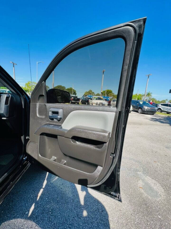 2017 Chevrolet Silverado Pickup - $22,950