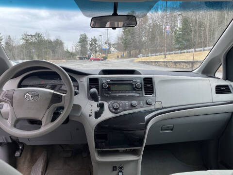 2011 Toyota Sienna Base 7-Passenger