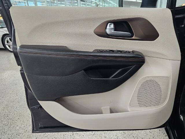 2017 Chrysler Pacifica Touring