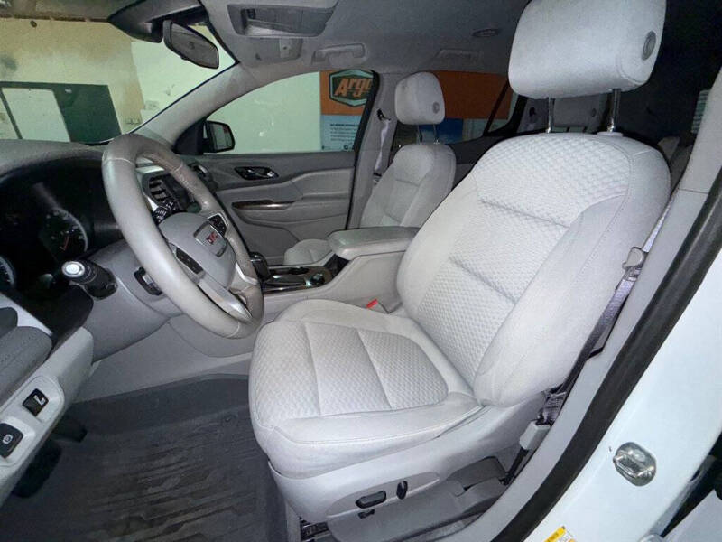 2018 GMC Acadia SLE-2