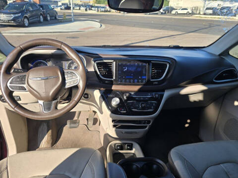 2017 Chrysler Pacifica Touring-L