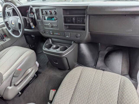 2025 Chevrolet Express LT 3500