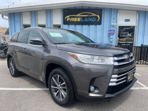 2017 Toyota Highlander for sale at Freeland LLC in Waukesha WI