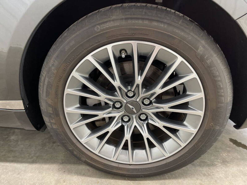 2023 Genesis G80