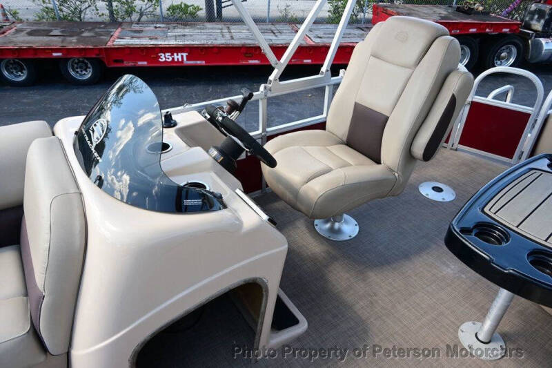 2019 Sun Tracker Fishin Barge 20 DLX