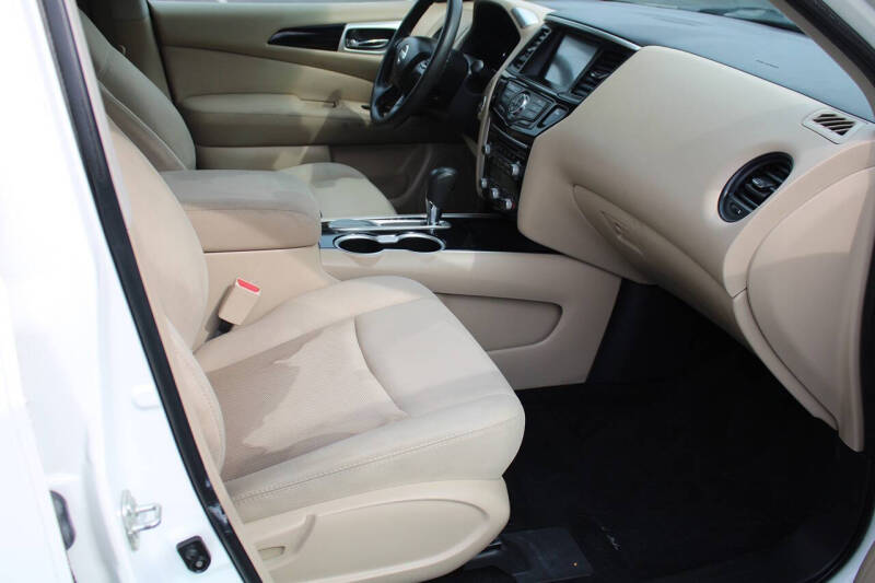 2017 Nissan Pathfinder Platinum