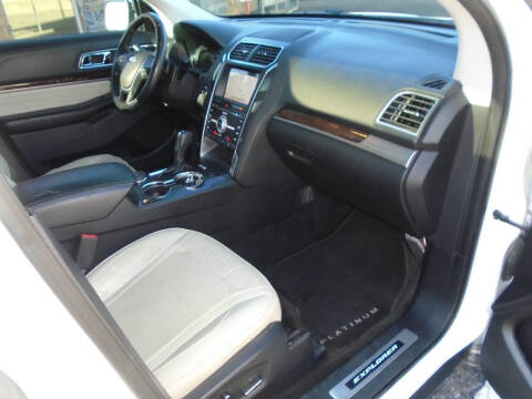 2017 Ford Explorer Platinum