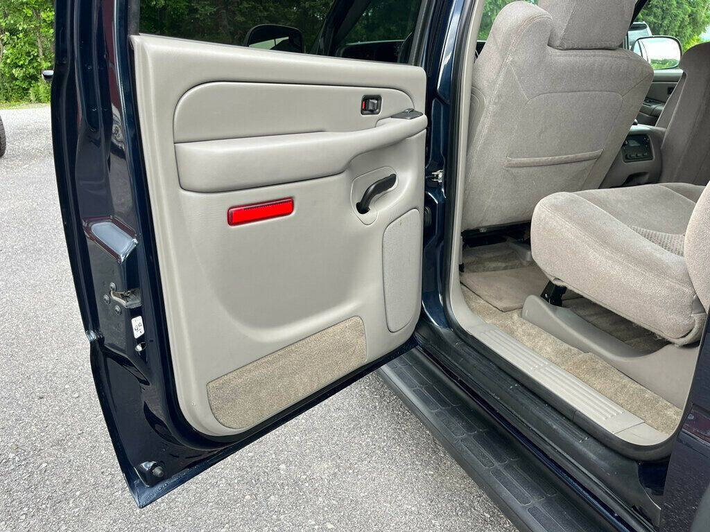 2005 Chevrolet Suburban 29