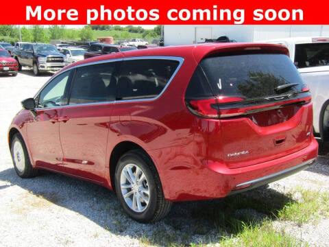 2027 Chrysler Pacifica Select