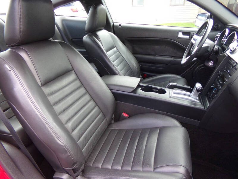 2005 Ford Mustang GT Deluxe