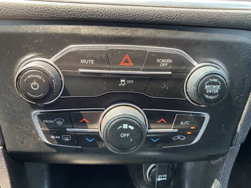 2017 Dodge Charger SE