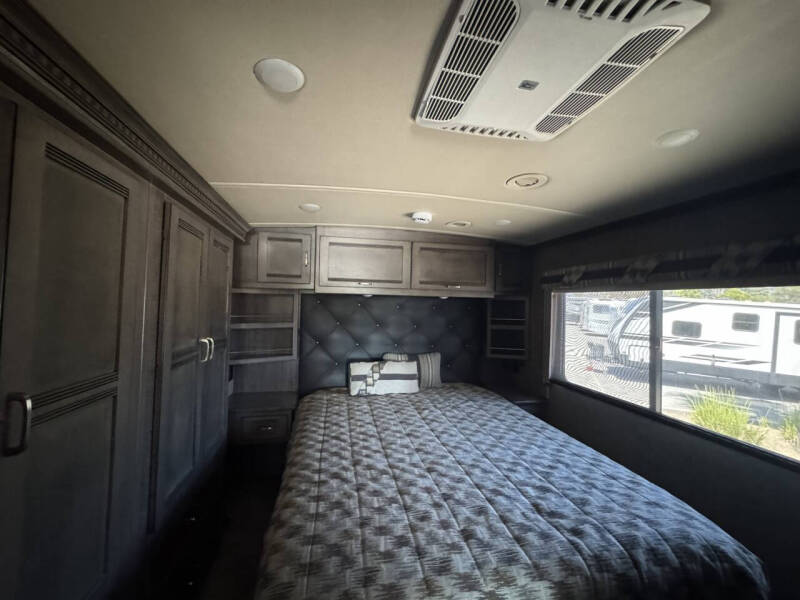 2016 Winnebago Forza