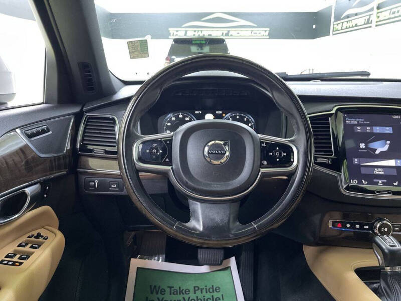 2016 Volvo XC90 T6 Momentum