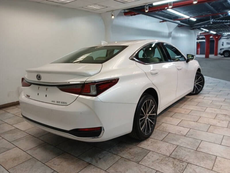 2023 Lexus ES 250