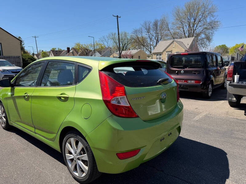 2012 Hyundai Accent SE