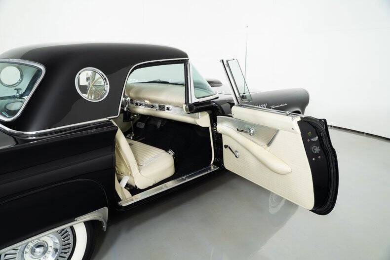 1957 Ford Thunderbird