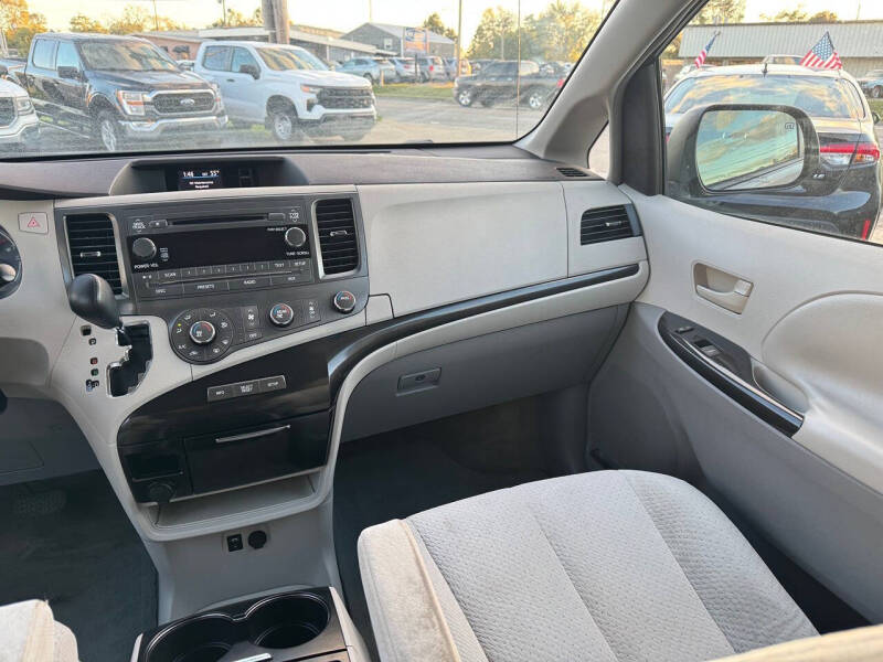 2011 Toyota Sienna LE 8-Passenger