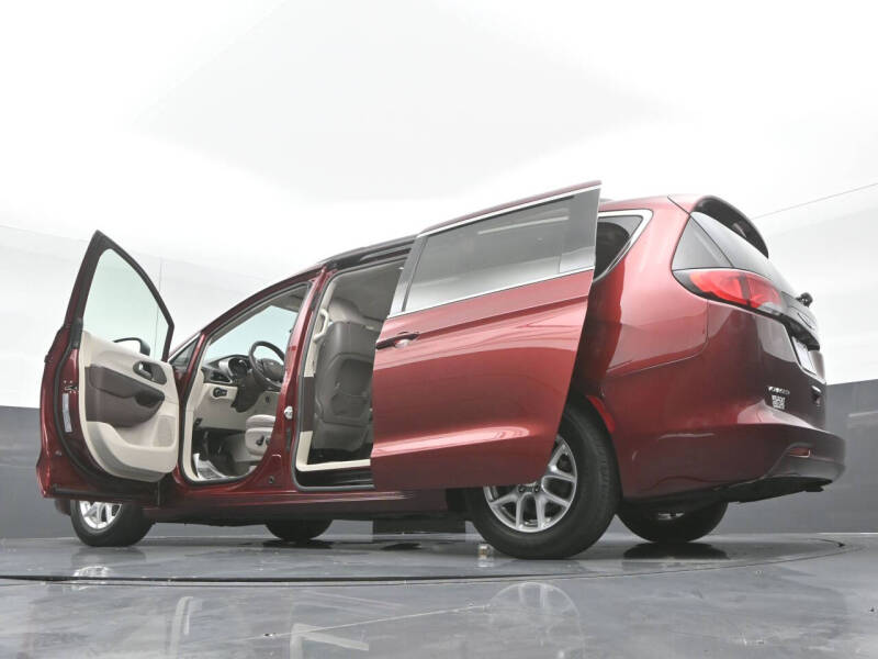 2020 Chrysler Voyager LXi