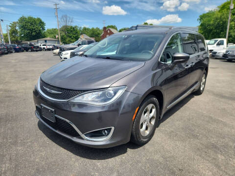 2017 Chrysler Pacifica Touring-L Plus