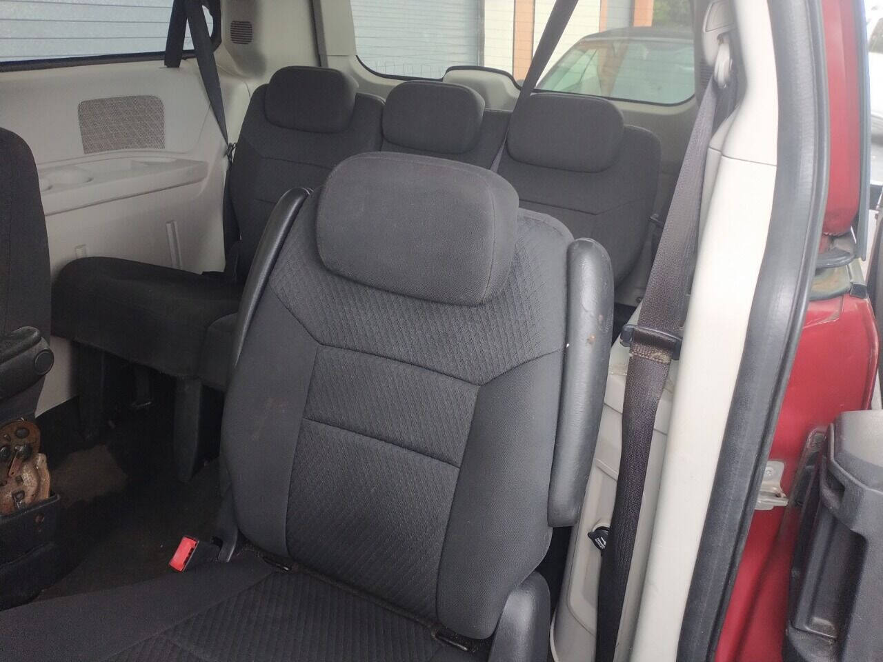 2010 Dodge Grand Caravan Minivan - $3,450