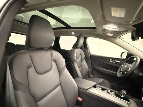 2025 Volvo XC60 B5 Plus Dark Theme