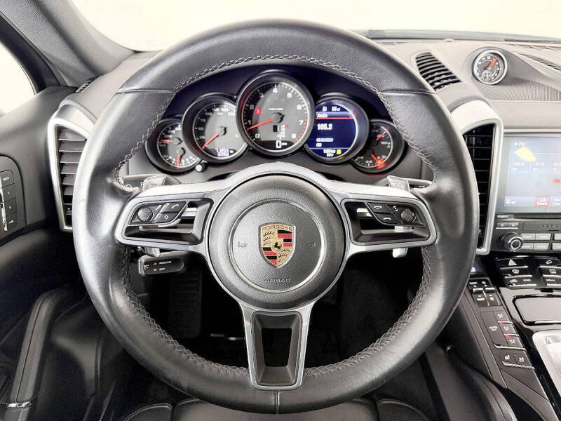 2017 Porsche Cayenne Platinum Edition