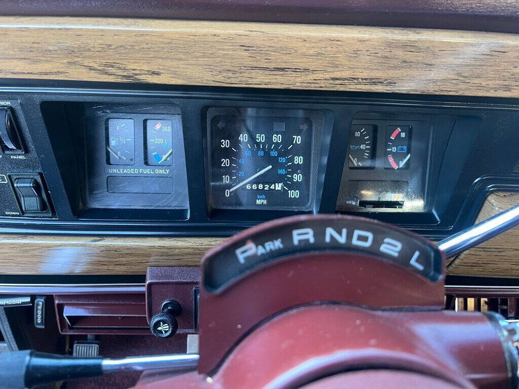 1989 Jeep Grand Wagoneer 65