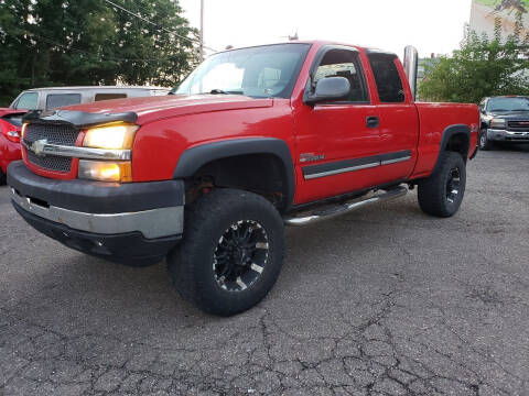 2004 Chevrolet Silverado 2500HD for sale at MEDINA WHOLESALE LLC in Wadsworth OH