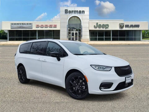 2024 Chrysler Pacifica for sale at Berman Chrysler Dodge Jeep Ram in Oak Lawn IL