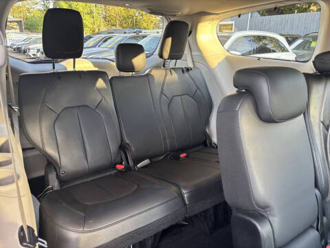 2017 Chrysler Pacifica Touring-L Plus