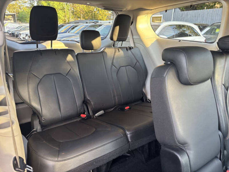 2017 Chrysler Pacifica Touring-L Plus