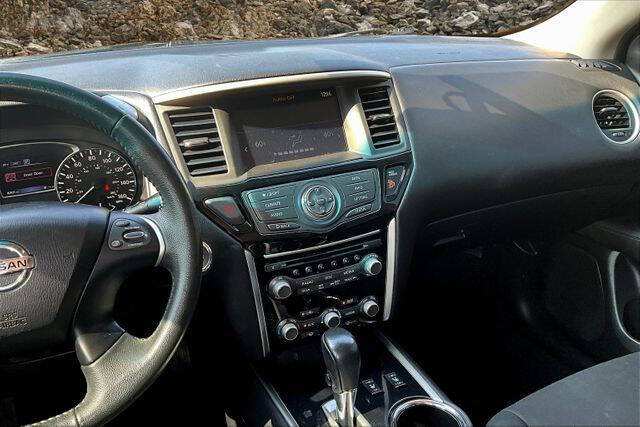 2017 Nissan Pathfinder SV