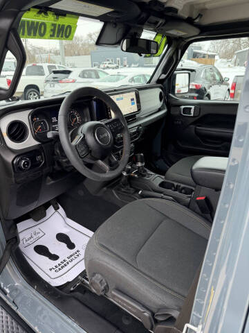 2024 Jeep Gladiator Sport S