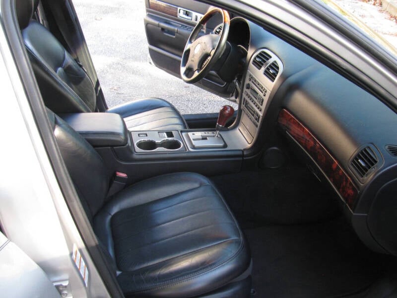 2003 Lincoln LS null photo 9