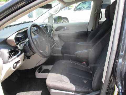 2020 Chrysler Voyager L