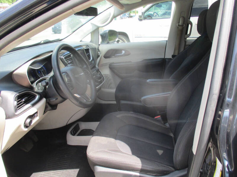 2020 Chrysler Voyager L