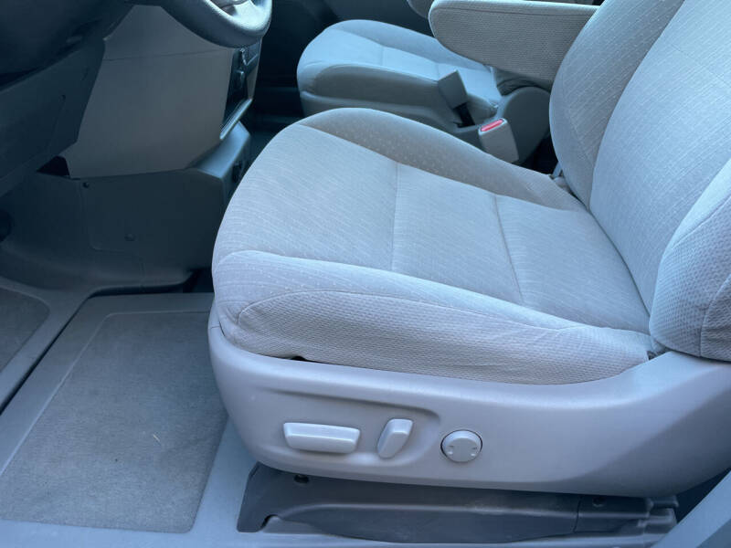 2017 Toyota Sienna LE 8-Passenger