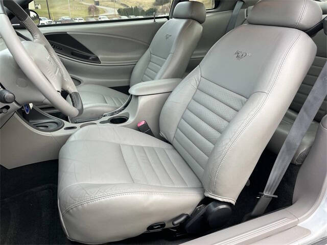 2002 Ford Mustang GT Deluxe