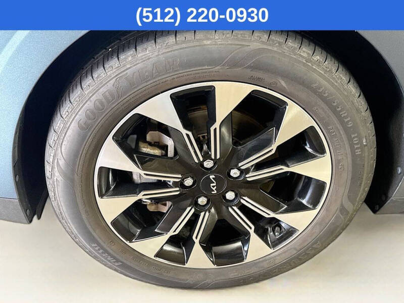 2023 Kia Carnival EX