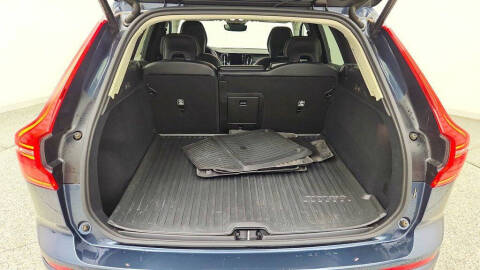2025 Volvo XC60 B5 Core Dark Theme