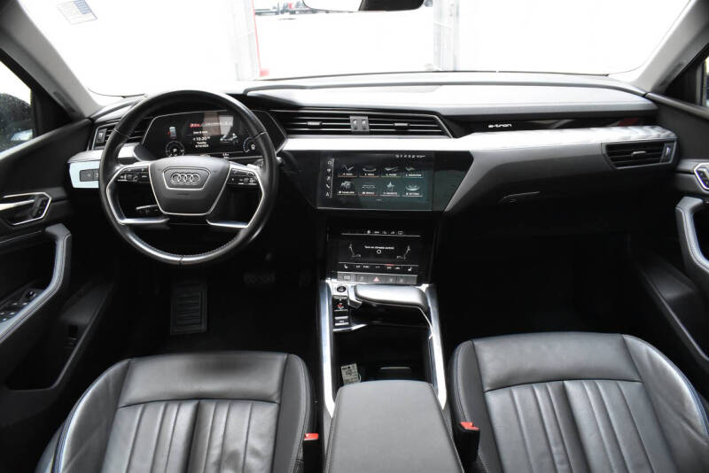 2021 Audi e-tron quattro Premium