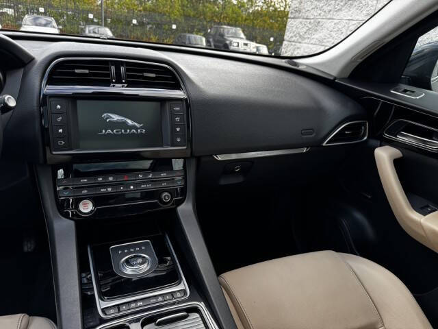 2018 Jaguar F-PACE 25t Premium